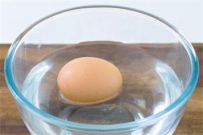 Если яйцо всплыло в воде, то можно ли его есть