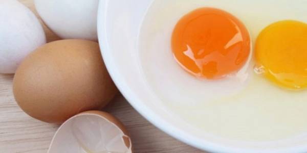 Каким бывает цвет куриных яиц и от чего он зависит