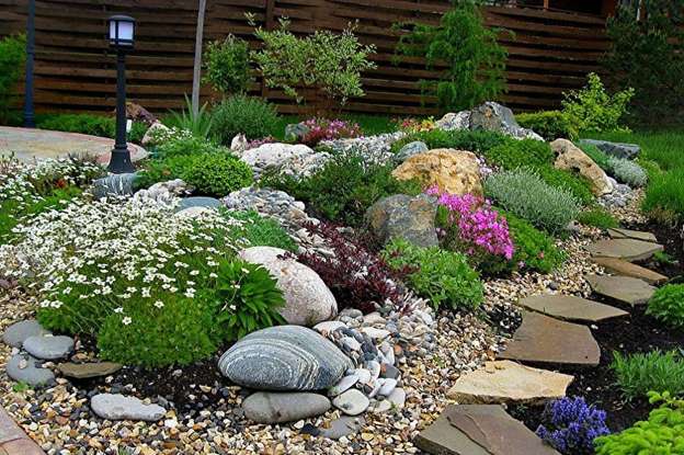 Камни для цветника и клумбы: создаем уникальный ландшафтный дизайн