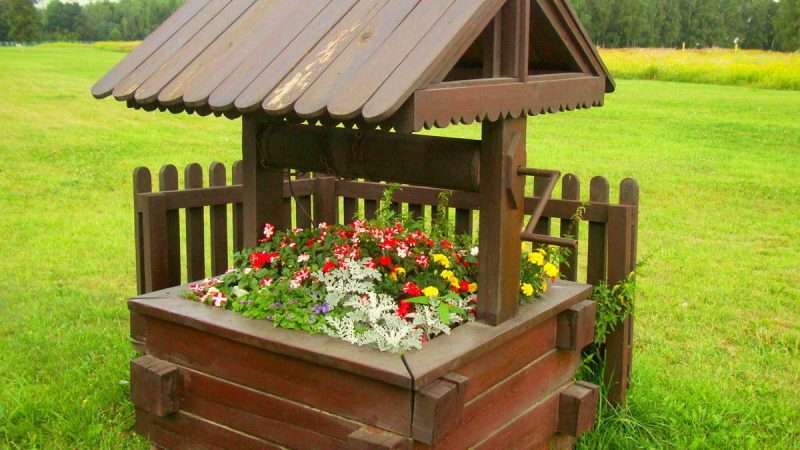 Оформление колодца на даче: стили, материалы и идеи