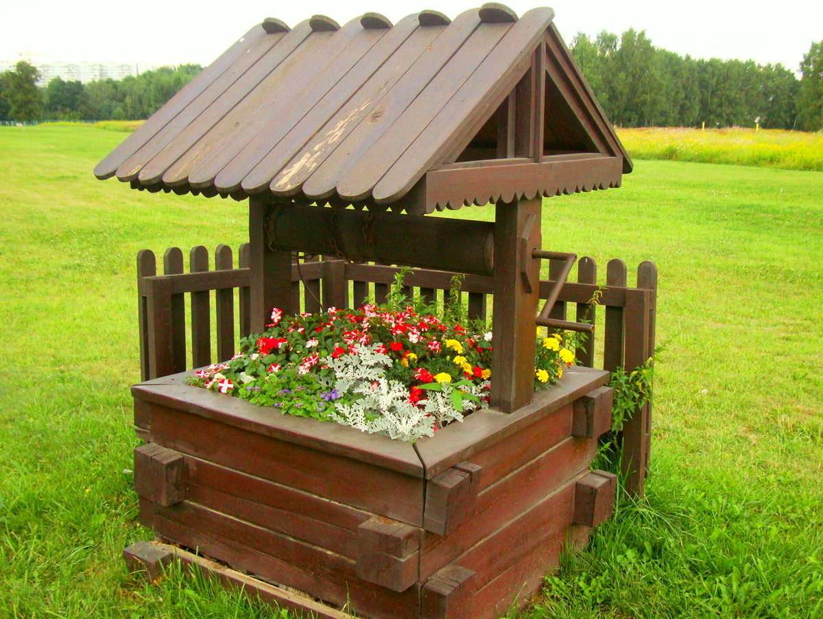 Оформление колодца на даче: стили, материалы и идеи